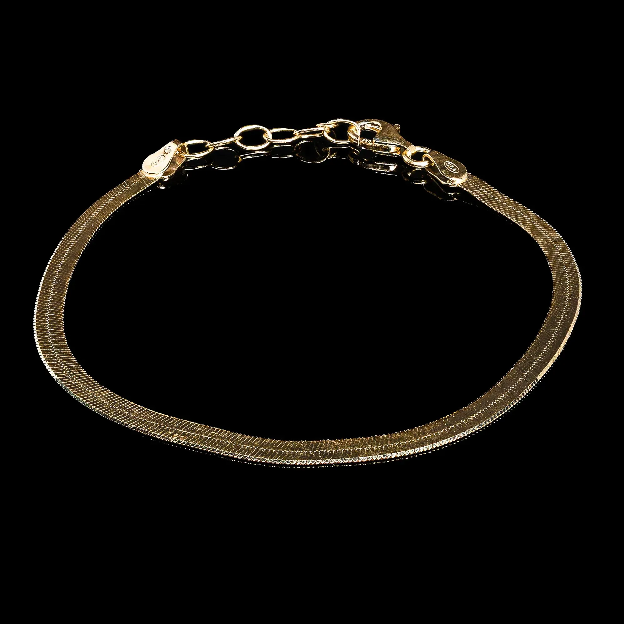Narukvica Zmijica Zlatna od 925 srebra i 14k pozlate, podesiva 17-21cm. Elegantni ženski nakit za svakodnevno nošenje.