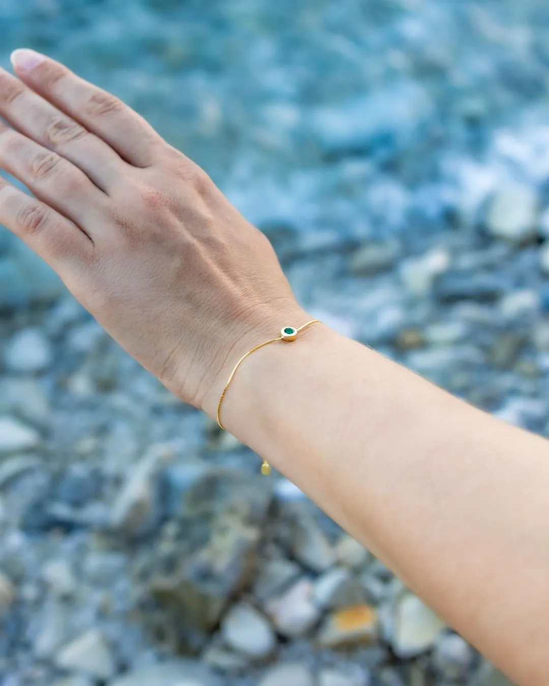 Ženska srebrna narukvica Diamond Glow Verde Gold – Narukvica Diamond Glow Verde Zlatna donosi savršen balans toplih zlatnih nijansi i intenzivnog zelenog sjaja.